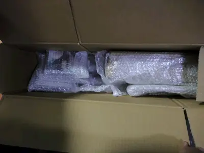 第一次发了海运单，等了整整30天才收到货，包装的很好，里面的东西一点都没有损伤。
心心念念的挂画和cd终于收到了，很不错！