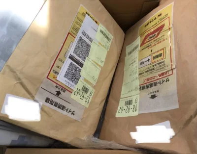 由于这次的合单重量超过了3千克，因此选择了海运，但是海运的速度也没有很慢，一个月之内就收到了，一如既往的顺利。仓库打包很好，底部放了许多泡沫防震，箱子本身也很厚实，收到的草编篮子只是歪了一点，完全不用担心里面的东西会出现严重损坏的问题！购物体验很好，除了客服有点难排...