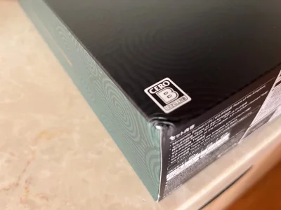 这次海运比上一次快了很多，两个星期多一点就到了。但还是被海关扣了了，微信里交税很方便，交完第二天就到了。包了很多泡沫纸，但可惜还是有磕碰，比较可惜