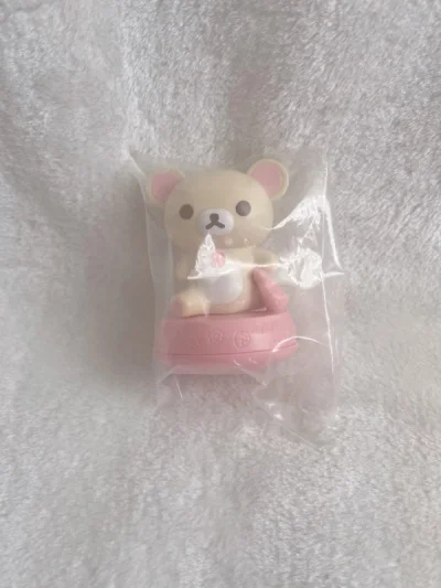 分享我最最最爱的美乐蒂 太可爱了吧 收到了中古的杯垫 喝水也能变得可可爱爱呀 还是早起的图案精美  轻松小熊的玩具印章居然好大只 拿来当摆件也不错很开心