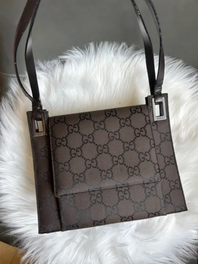 这一次收到的包包太满意了，每一个都很好看也很喜欢!成色非常好而且价格也很便宜!太棒啦!还有许多包包在途，希望也跟这次一样让人满意!物流快而且包装非常好，很喜欢