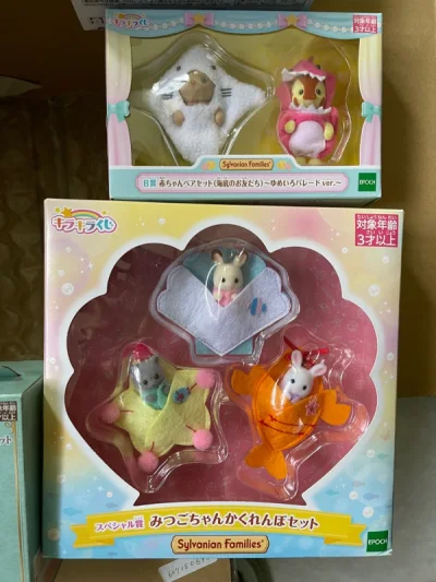 这次买到的是抽奖的海洋对宝和三小只，好萌好可爱啊！价格也非常美丽～将近国内海鲜市场的一半价格。再加上新品派对桌和老古董玩具屋，都非常喜欢！