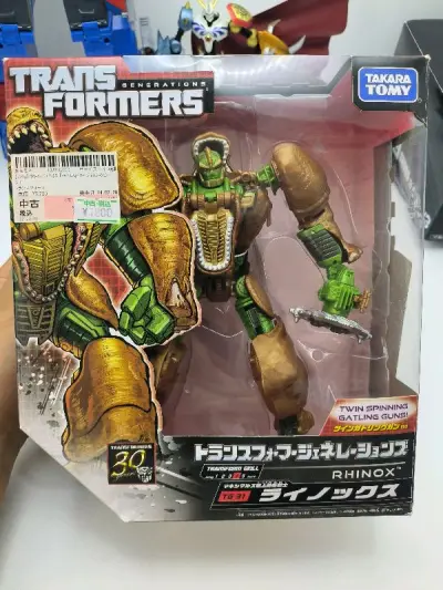 今天收到超能勇士模型玩具犀牛勇士，这个变形玩具一直是个怨念物，又是童年债之一，能好价收到真心开心，哈哈，挖煤姬给力