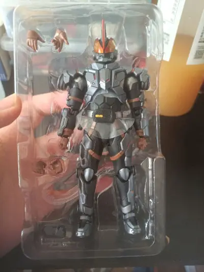 又一次到货啦。开心。
这次买的是创世纪标配也就是主任标配
还有土豪剑shf
主任标配我可是等了好久了，因为可以把创世纪核心拆下来按在铠武上进行联动。
土豪剑也是我十分想要的 毕竟大就是帅。帅就是大呀。
这次到货速度也是非常快。还不用自己申报 太清关 爱了。