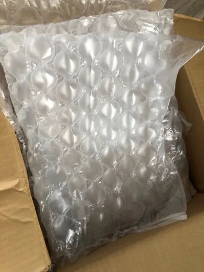 合单大概3天，选了小ep后大概半个月就收到包裹了。过海关也是丝滑通关啦。给了很多缓冲材料，东西完好无损。包包好可爱！！