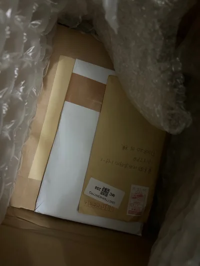 历时18天多一丢丢的其实并不太重但是超出了ep一丢丢后不得不海运的一箱，不过收到了超级喜欢的米七的两本保存的很好的旧杂超级开心！