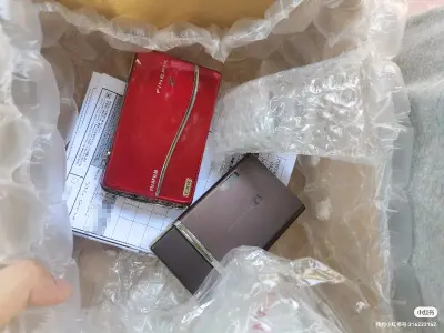 这次买的机子终于到啦。成色挺不错的，盲买的都是没有确认动作的，有一个可以用了，另一个电池型号买错了，还没确认动作但是成色看起来都挺不错的。这里要夸夸挖煤姬的包装，包的很严实，超级赞。购物体验不错，很满意。