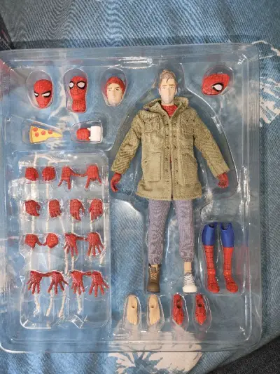 这次购物体验还不错，好价淘得一个玩具，东西配件啥的都在，盒子也打包的不错，无压痕，玩具整体素质不错，有点小瑕疵，不过修好了。这次海淘运输速度很快。也就半个月就到手了，很不错。