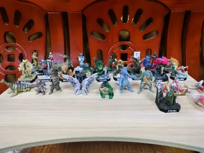 这一次初代和赛文的混合怪兽名鉴非常的不错，内袋非常新，盒子的状态也很好，非常值得购买，包装也很不错！