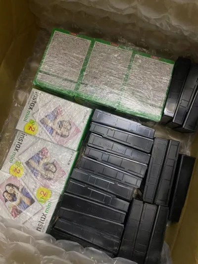 买了200张没有锡纸的和120张有包装的。目前只用三盒发现有一张不行，不能成像，其他都可以 ，对了批号开了锡纸的都是正常的24年的。寄过来包装正常没磕碰