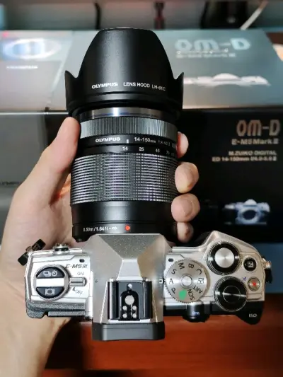 这次是帮学弟买的一台奥林巴斯em5三代相机，已经在挖煤姬上的第四次海淘了。从下单到手总共历时20天，费用含税才5600多，比国内便宜2千多。虽说是二手但成色几乎全新的相机和镜头，检查过没有任何问题，非常满意，感谢卖家和平台！