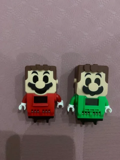 马里奥乐高人仔，不错。超天酱小姐姐，泰酷辣。乐高一堆小件，都还不错。过海关很费劲。吧唧吧唧，大家都喜欢。