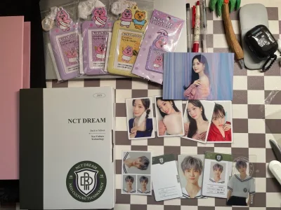 包装一直很赞，内部气泡一直给的超级多，真的很方便，买的东西也特别好，卡套和小卡都很好看。会经常光顾的。