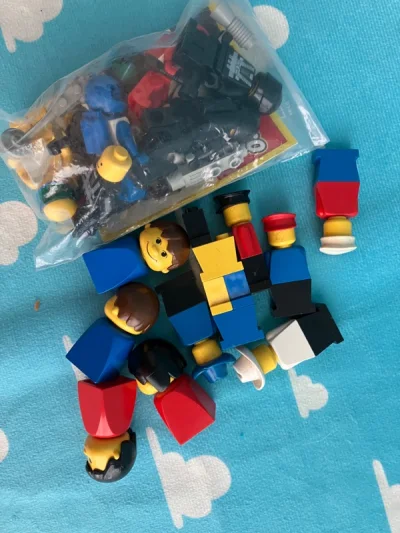 上周收到的一箱，箱子比较小，外箱完整干净无压坏。箱内泡泡纸保护到位，无压坏，箱内物品小件为主，都很好。