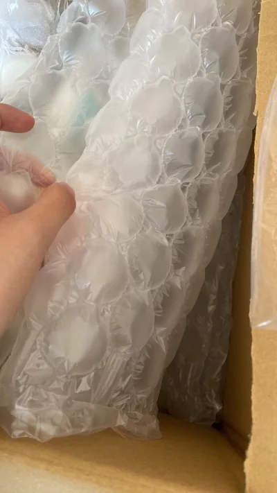 箱子很厚实 里面防震做的很到位 铺了厚厚一层
物流很快  挖煤姬真是不会日淘的人的福音 
目前淘了两次没出任何问题 以往以后一直如此