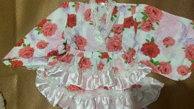 这单也是10件，到的速度很快。这次买的衣服里面最爱这件女童的浴衣。超级可爱和粉嫩。就像卖家说的穿上它你会得到一个粉色的女孩子。没想到挖煤姬上买童装也这么丝滑。