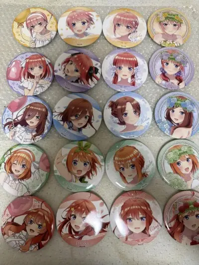 不错不错，这次气球系列吧唧很好看，比发售版都大很多就是买了一次少了一枚，价格还不低！卖家包装很好发EMS直邮8-9次了一次没有中奖