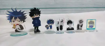 这次挖了很多小立牌，真的很可爱，小小的，很金贵。然后就是终于被我看见棒球柄了，好耶，太美貌了。而且赶上合单免费，不然6单回来运费好伤（虽然这次被税了）