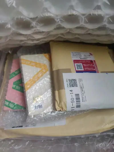 不知不觉已经在挖煤姬下单了三单了，三单全部都完成了，特别满意挖煤姬的服务，从下单到代买到入库最后发货，都很速度，而且包裹的也特别的好，之前在其他地方切的运过来都已经破损了，但是挖煤姬运过来一点破损都没有，真的很棒的购物了！
已经在期待下一次的挖煤姬运回！