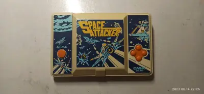 不错不错呀，在国内被一些黑心的，无良的奸商炒到好几千的游戏机，在日本几百块就买到了。真是不错。感谢挖煤姬！