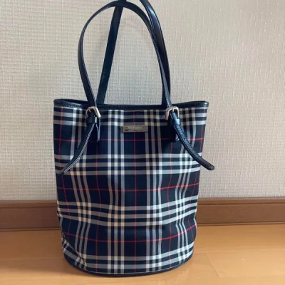 很好的购物体验，已经在挖煤姬上买了好几个包包来，我觉得挖煤姬很好，挖煤姬非常不错啦，下次我还回来挖煤姬买包包的，很喜欢这个包包我非常的满意～爱挖煤姬～下次还来买