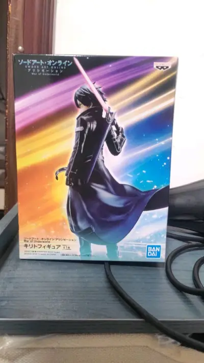 物流很顺利到达，没有被收税。眼镜厂这次真的是有点官图欺诈了，封面特别帅，但是实物到手一言难尽，地台松动，零件是歪的，桐人正面做的不堪入目，只能从背后看，一款失败的景品。