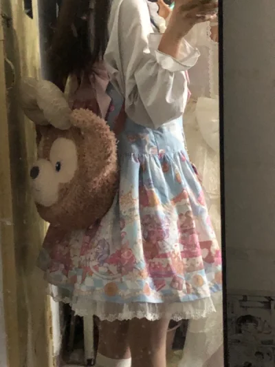 超级可爱的玫玫就是我拍的有点丑但是真的好可爱昨天背出门还被小姐姐要链接啦等了十二天的雪莉玫就只是运费有点贵没被税