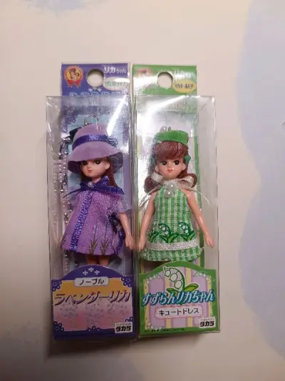 淘到了喜欢的和服 黑底红山茶 非常漂亮～顺便买到了可爱的挂件～竹蜻蜓真的好方便喔 又安全又快 也很便宜～