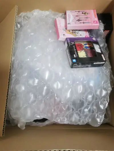 满满一大箱，很多款，还可以，大多数都是全新未拆的，款式多品质好，物流快包装好，发货过还有附赠小礼品，期待下次合作