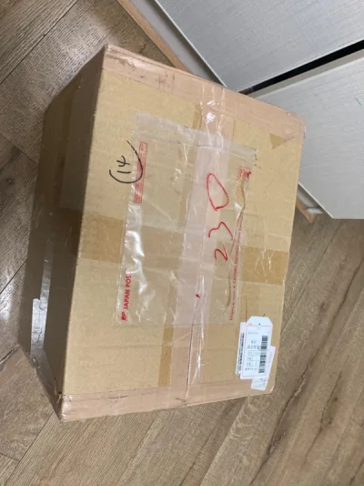 这一箱依然是走海运，速度很快，不知不觉就到了，走hg也很顺利，唯一不爽的是税太高了要一百多，以前同等价值的东西也就收80多。幸运的是这一箱没有运损，开心?