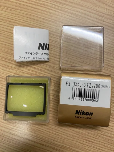 尼康F3宣传册纪念意义比较大。F3的U行对焦屏，包装齐成色好。玛米亚7机身及镜头宣传册和说明书，齐全。