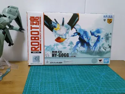 一年战争后期，作为统合整备计划的一环，设计人员对MSM-03进行了再设计：改善了机体的水中航行形态、对驾驶舱也进行了改修、装备了水中用喷气背包，完成后的改修型机体被称为MSM-03C 高战蟹，看上去给人一种与MSM-03完全不同的印象。高战蟹有远凌驾于战蟹之上的陆上...