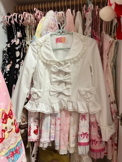 首先挖煤姬合单包装非常好，走的ems直邮也很快，但是这次翻车了一件gloomy，被樱花妹隐瞒了严重瑕疵，几百块算是打水漂了，下次不会买地球人衣服了，买了几十件lo倒是一次没翻车过