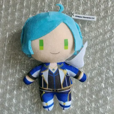 买了我推的两个娃娃，各有各的萌~和我的其他毛绒玩具摆在一起很可爱哈哈哈。骏河屋有时候会降价可以多蹲蹲。