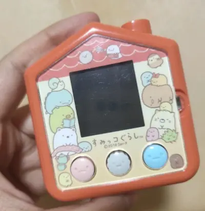 又来分享一单挖煤姬海淘。这次海淘的是角落生物宠物机，一二三代，真的是可可爱爱！！！而且成色也比较好，价格也很划算得嘞！这回发货到货都很迅速，包装也好！太爱挖煤姬啦！