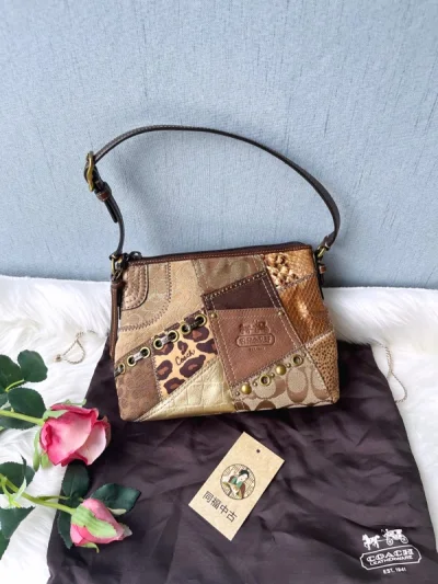 又双叒叕挖到了大宝贝！！珐琅腋下包，灰色半月包和大火的薇薇安都非常好看~~就是成色稍有小瑕疵…不过瑕不掩瑜嘿嘿，还是很喜欢