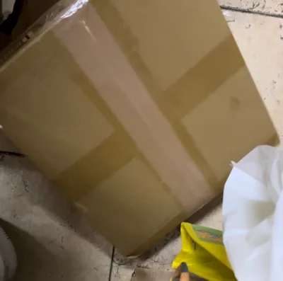 没有缺什么，寄过来箱子状态很好，四个角也没什么破损，胶带纸粘的非常牢固，也没有什么受潮之类的，很安心的包装，运了很多包裹都没出什么问题