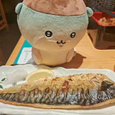 买了好多栗馒的周边，真的特别特别喜欢他，想带着他出去到处游山玩水，给他吃好多好吃的，还有各种各样的酒。栗馒女装也很可爱呢~~收货速度也很快，很不错的购物体验哦