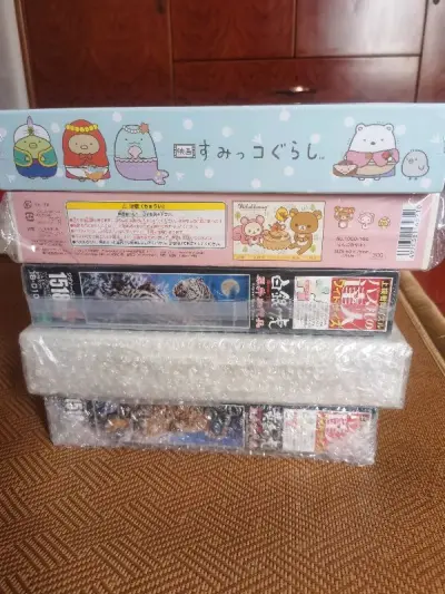时隔两年，拼图退坑又入坑，一买就又是好几幅，而且都是国内见不到的图。不得不说挖煤姬真的是提供了一个很好的购物渠道。这次买了5幅大小不一的图，一次性打包寄回来，选的海运，但是时间超级快，不到一个月就到我手里了，而且五幅拼图都是八角尖尖，完美无缺，没有一点盒损，感谢任意...