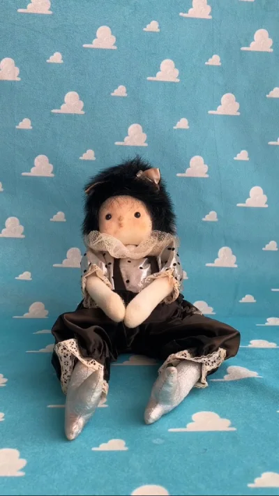 上周到的两箱的其中一箱，外箱完整干净，无破损。外箱不大，箱内泡泡纸很多，每个都有单独保护，物品无破损。