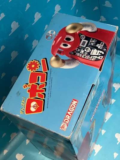 今天到了一箱，外箱很大，箱体干净无压坏破损。箱内泡泡纸很多，箱内物品摆放整齐，无压坏破损。期待下一件。