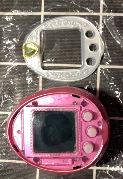 在挖煤姬N次购物了，不断圆梦
第一个是十九周年，粉粉嫩嫩，十分华丽可爱
第二个是公主机，物美价廉，很久的机子但到手还是挺新的
第三个是欧美的机器，没想到在煤炉上还可以蹲到欧美版本，十分惊喜了！