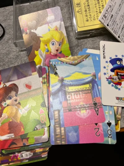 挖煤姬购物也有十几单了，这是第一次体验到全球一家的感觉，从发出一个礼拜到手，简直了……比EP小航空件快多了，这次的运气也比较好，直接放行。
买到了自己最喜欢的任天堂拼图扑克，还有索尼的Clie外设，MS记忆棒录像机，当废品买的，功能完全没问题?