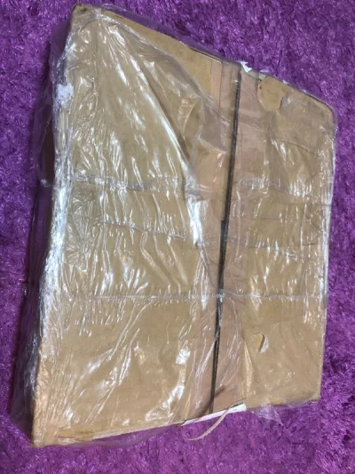 整体上来说是非常好的一次体验～～
发货很快 包装完好 运输到国内也很快 
物品本身保存的也非常好 卖家很细心包好而且还留了感谢的纸条 碟片也都没有任何划痕 纸壳部分也八角尖尖 相册真的是香疯了 以后还会继续收集
仅有的不开心是邮政又让重新申报坑了30块 接着海关又税...