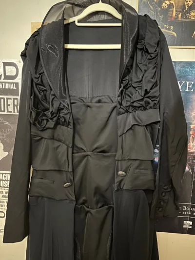 哎哟AA的秀款真的是艺术品谁懂……虽然对一米七我来说男款小码也有点拖地了 但很喜欢！不合单直接走物流那叫一个快 每次排合单的时间比EP物流要花的时间都久…能不能多招点人提高下效率我求你