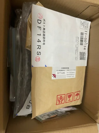 这次比以往慢一些但是还是平安到达了，只想说骏河屋入库速度真的很慢，虽然合单后重量轻了一半，节约了很多运费。yhm的包装真的千奇百怪