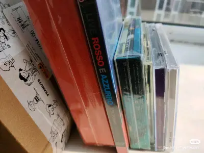 感谢挖煤姬，第一次晒单。两包合单，合单和发货需要一些时间，但是国际运得很顺利通关，没卡没税，安全完整收到。就是几张盘品相比较旧，二手就不追求啥了，总体来说不错。