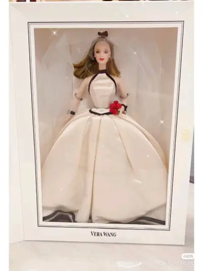 国内的芭比好贵，选择自己蹲！种草很久这款婚纱芭比了，终于蹲到一个，价格便宜，还可以用竹蜻蜓发回来！非常的划算