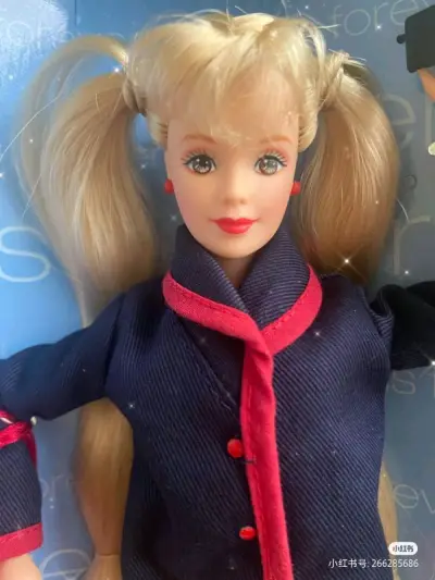 最喜欢这个系列的芭比，蹲到一个金发版本的，最关键的是价格也很便宜，正正好可以用竹蜻蜓发回来！！！！希望之后能蹲到一个棕发版本的