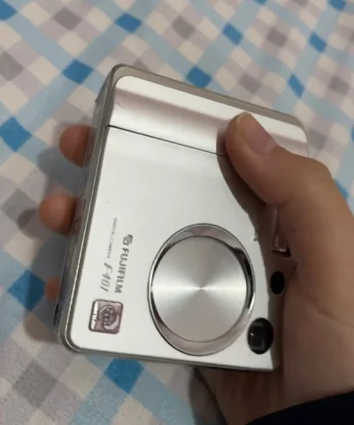 我可太喜欢富士的ccd了 造型可爱小方块好喜欢！小小的！已经在挖煤姬掏过五个了！！感谢挖煤姬！炒鸡新！